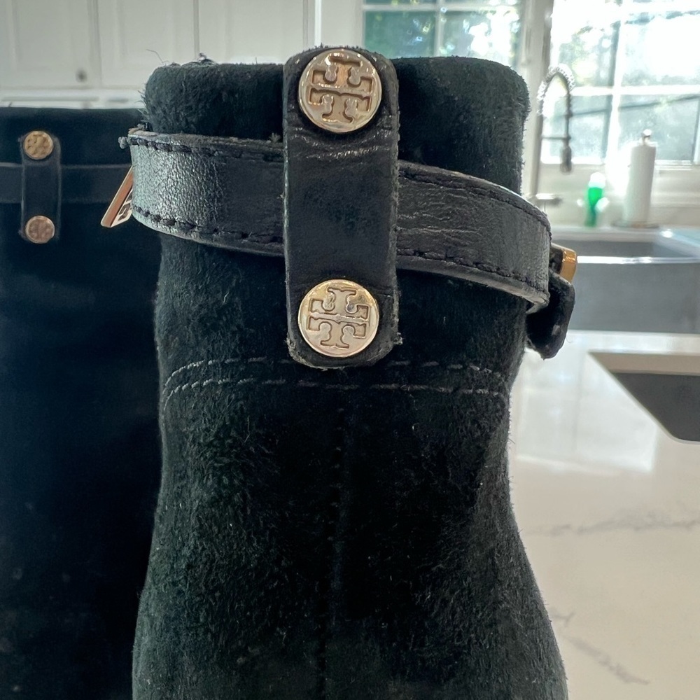TORY BURCH Patricia Black suede 3inch booties with gold tory logo size 7.5 - Picture 13 of 13